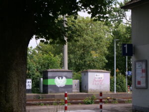Ein Stromkasten mit Emblem von Preußen Münster am Bahnhof Mersch in Westfalen.